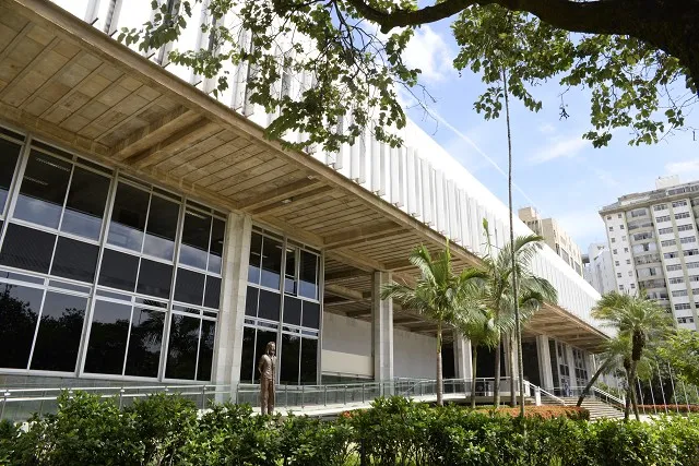 ALMG nomeia novos servidores: posse coletiva e curso de formação