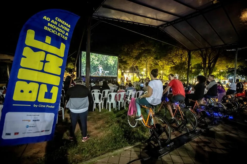 BikeCine: Cinema ao ar Livre com energia sustentável chega a Sabará