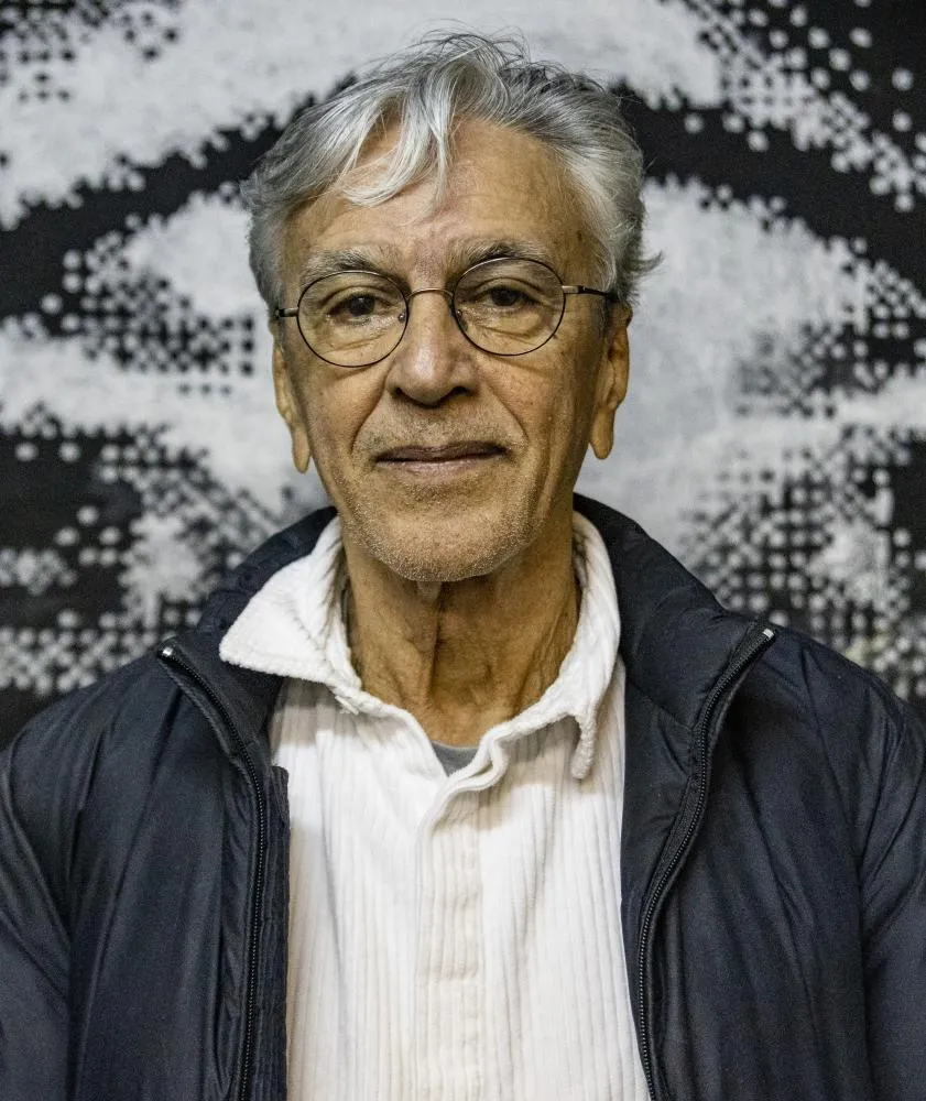 Justiça do Rio de Janeiro nega pedido de indenização feito por Caetano Veloso à grife de roupas Osklen.