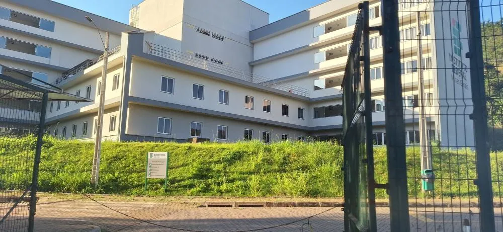 ABSURDO: Alunos do IFMG Sabará enfrentam mais de 70 dias sem aulas devido à greve de professores e servidores