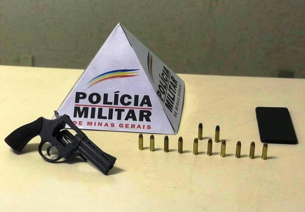 Homem é preso por posse ilegal de arma de fogo