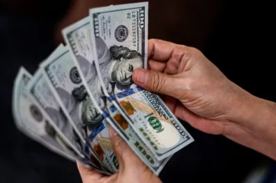 Dólar fecha em R$ 5,664 em dia de novas críticas de Lula ao BC: Economistas apontam incertezas no mercado financeiro.
