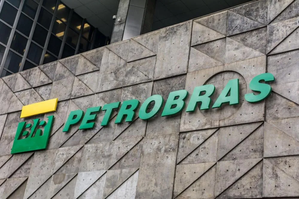 Petrobras anuncia aumento no preço da gasolina e do gás de cozinha