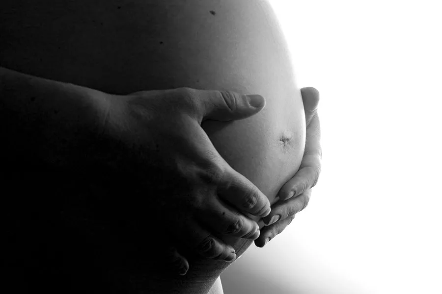 MPMG denuncia médicos por aborto sem consentimento e violência psicológica em Governador Valadares