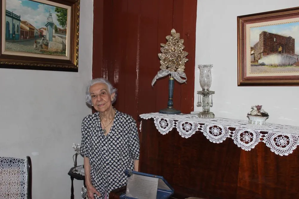 Passos de história: Uma Viagem pela história de Sabará contada pelas mãos de Dona Lourdes Guerra