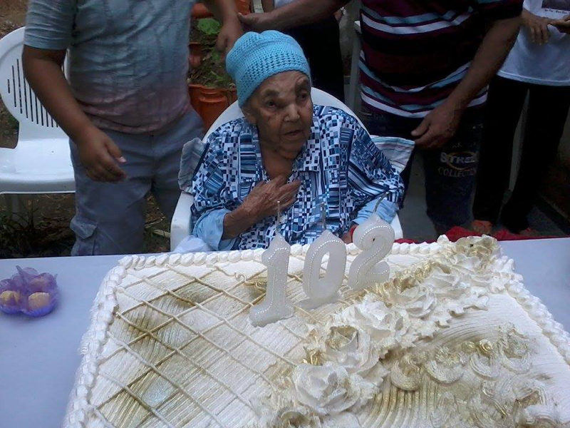 Familiares e amigos se despedem de Isaías de Souza Ferreira