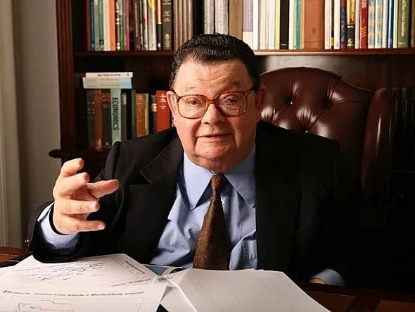 Morre Delfim Netto, ex-ministro da Fazenda, aos 96 anos