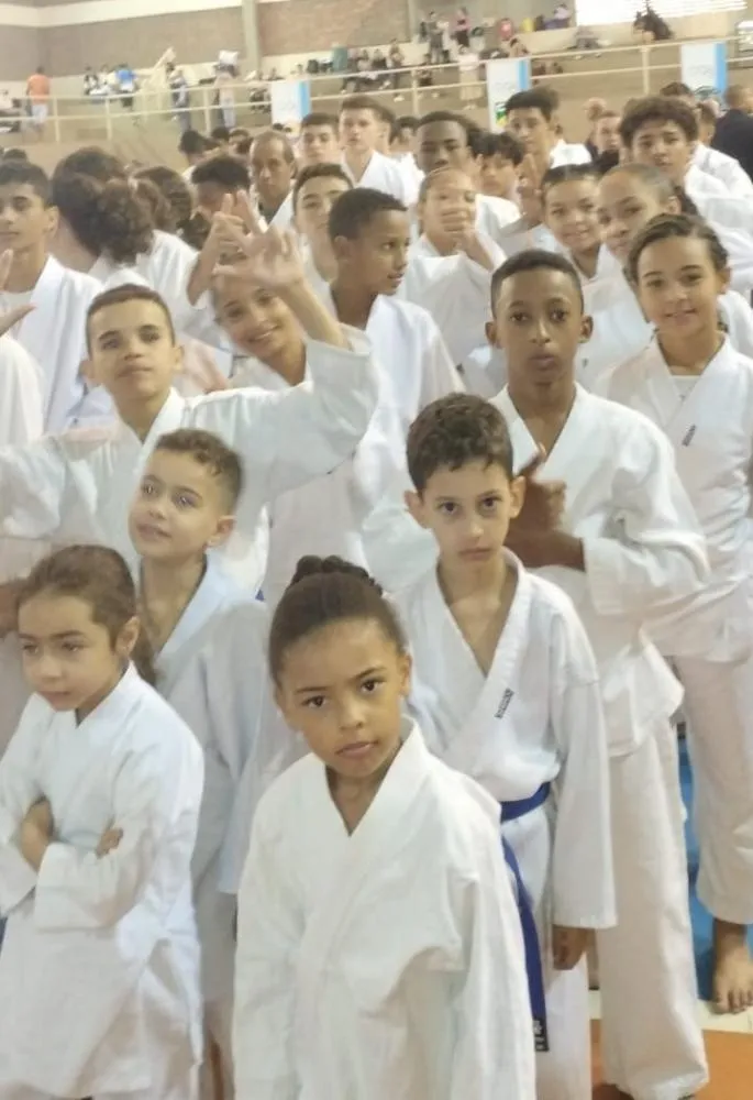 Atletas de Sabará brilham em campeonato de Karatê em Sete Lagoas