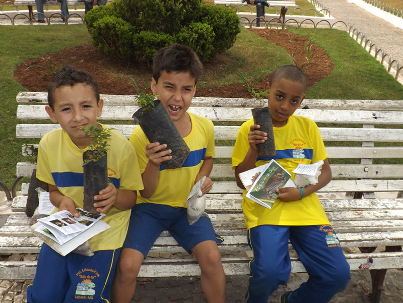 Dia da Árvore é celebrado com distribuição de mudas