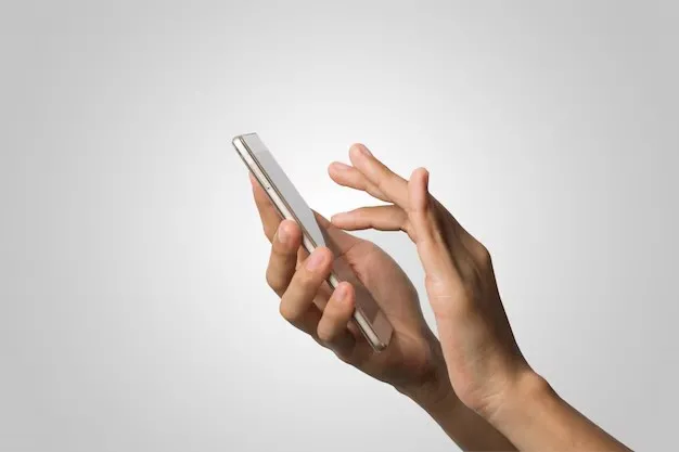 Proibir ou limitar?: Especialista opina sobre os efeitos do celular no cérebro