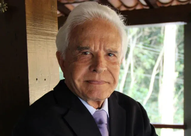 Morre Cid Moreira, a voz que marcou gerações na televisão brasileira, aos 97 anos