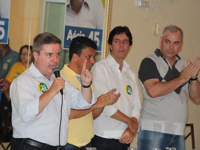 Anastasia e Wander Borges participam de ato em apoio a Aécio Neves