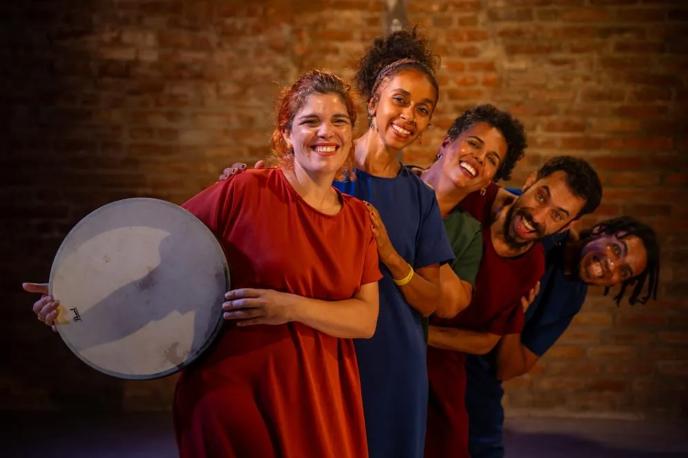 Diversão e magia no teatro: Caracol desembarca em Sabará