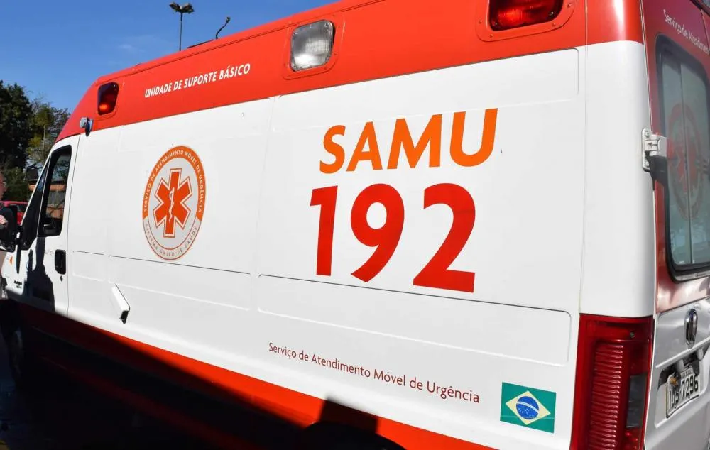 Capotamento na BR-262 deixa duas pessoas feridas em Sabará