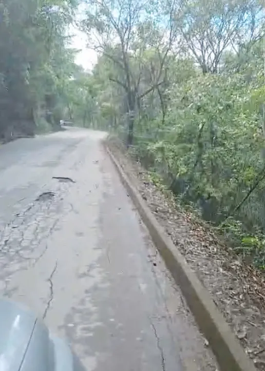 Abandono da MGC-262 em Sabará expõe motoristas ao perigo iminente