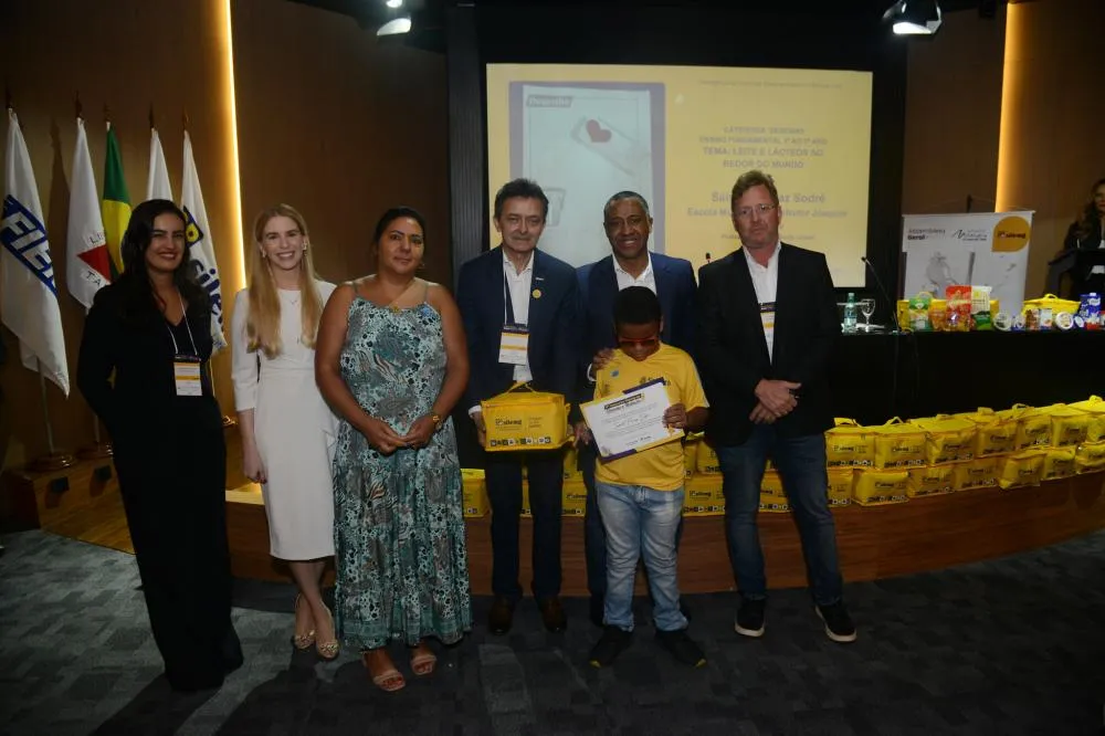 Aluno de Sabará recebe menção honrosa no concurso Silemg de Desenho e Redação 2024
