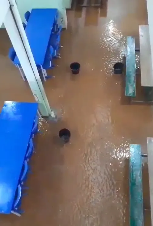 Escola Augusta Azeredo sofre com alagamentos e falta de manutenção em Sabará