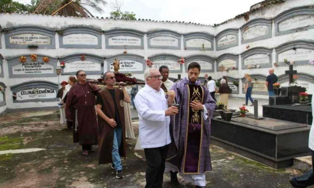 Tradição Bicentenária: O Ritual da “Rasoura” em Sabará