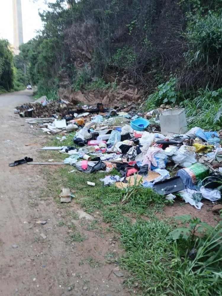 Estrada de Pompéu em Sabará: Lixão ao ar livre exige medidas urgentes