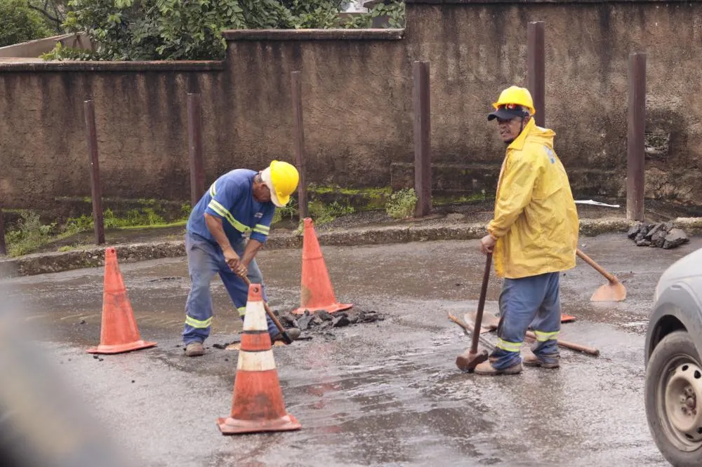 Operação “Mãos à Obra” em Sabará completa uma semana e retira 2,5 toneladas de lixo das ruas
