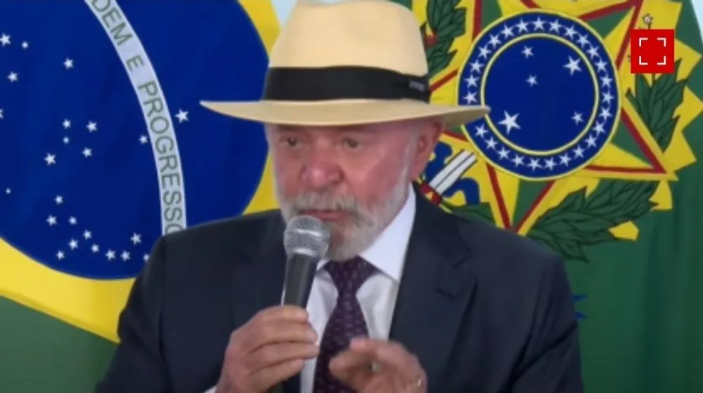 Presidente Lula sanciona lei que proíbe uso de celular nas escolas