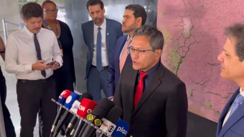 O trabalhador venceu: Governo Lula revoga monitoramento do Pix pela Receita Federal