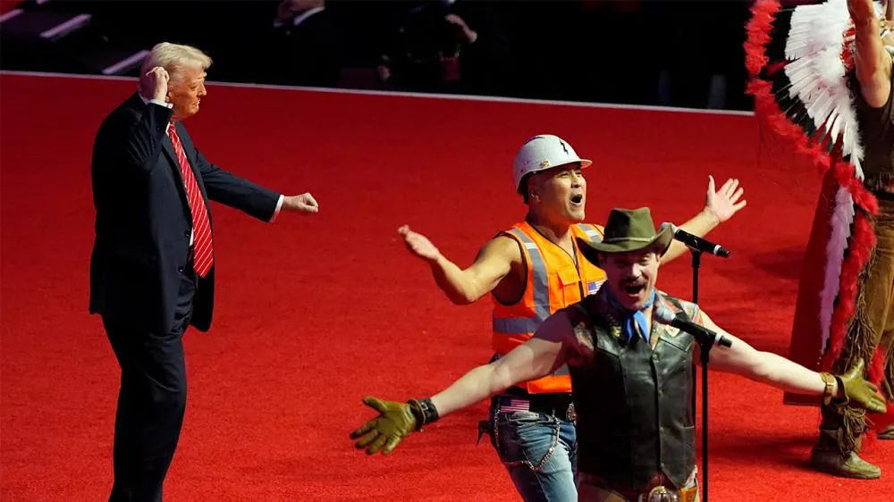 Trump Dança ao som de Village People e promete ações drásticas em último comício antes da posse
