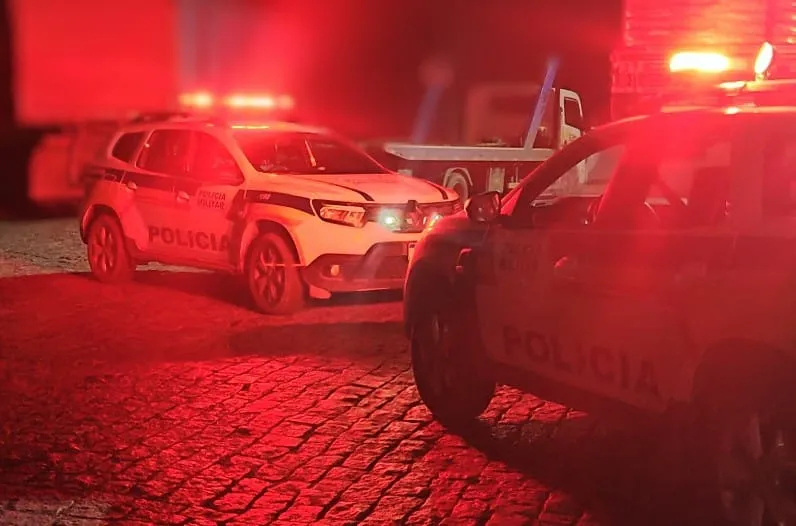 Tentativa de furto frustrada: PM prende dois suspeitos e apreende menor no Morro da Cruz