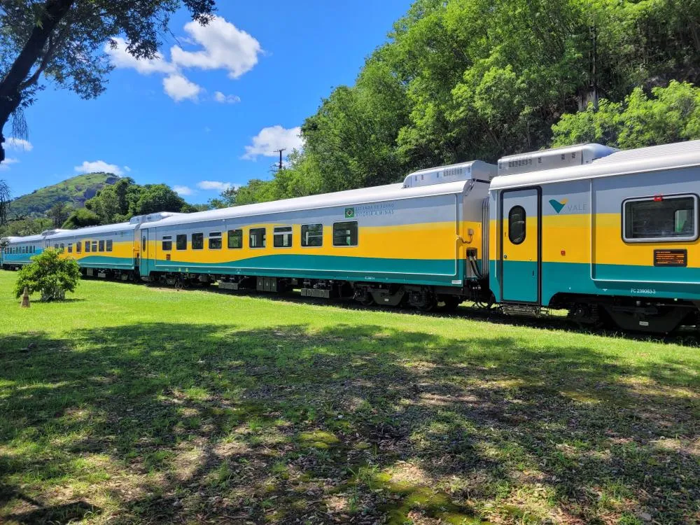 Estrada de Ferro Vitória a Minas inicia operação assistida da nova frota do Trem de Passageiros