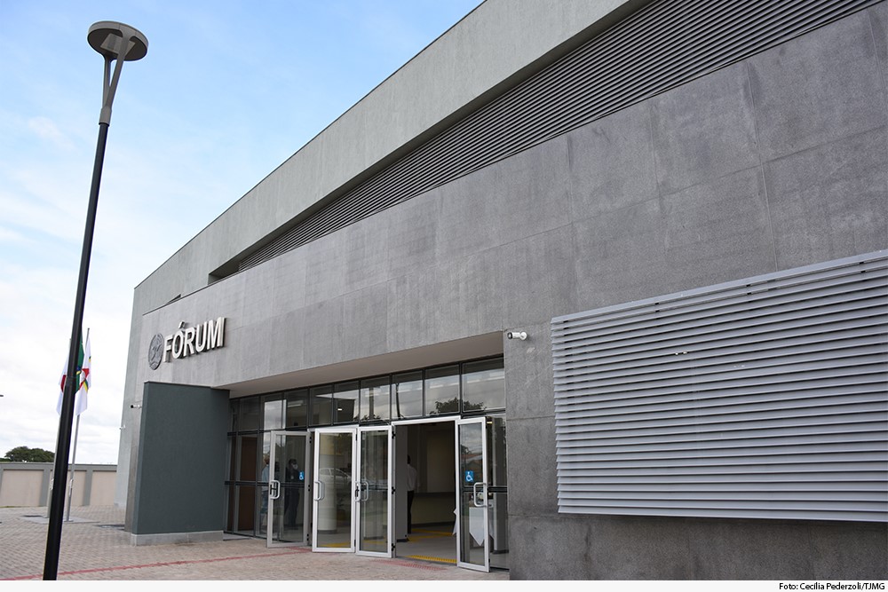 Justiça suspende reajuste de vereadores em João Pinheiro