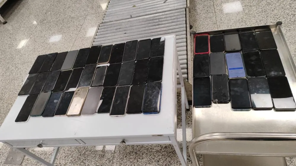 Pai e filho são presos em Confins com mais de 100 celulares furtados no Carnaval