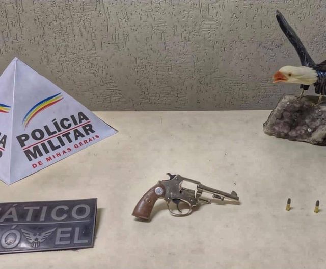 Polícia Militar encontra arma de fogo enterrada