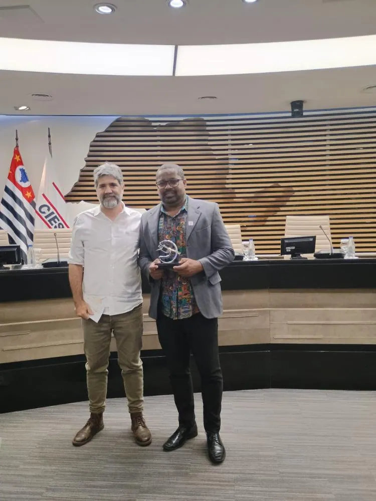 Jornalista de Sabará recebe prêmio nacional por trabalho na Cemig