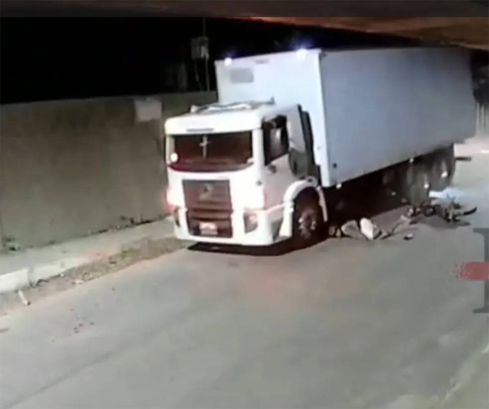 Motociclista sofre acidente grave após ultrapassagem perigosa no distrito de Ravena, em Sabará