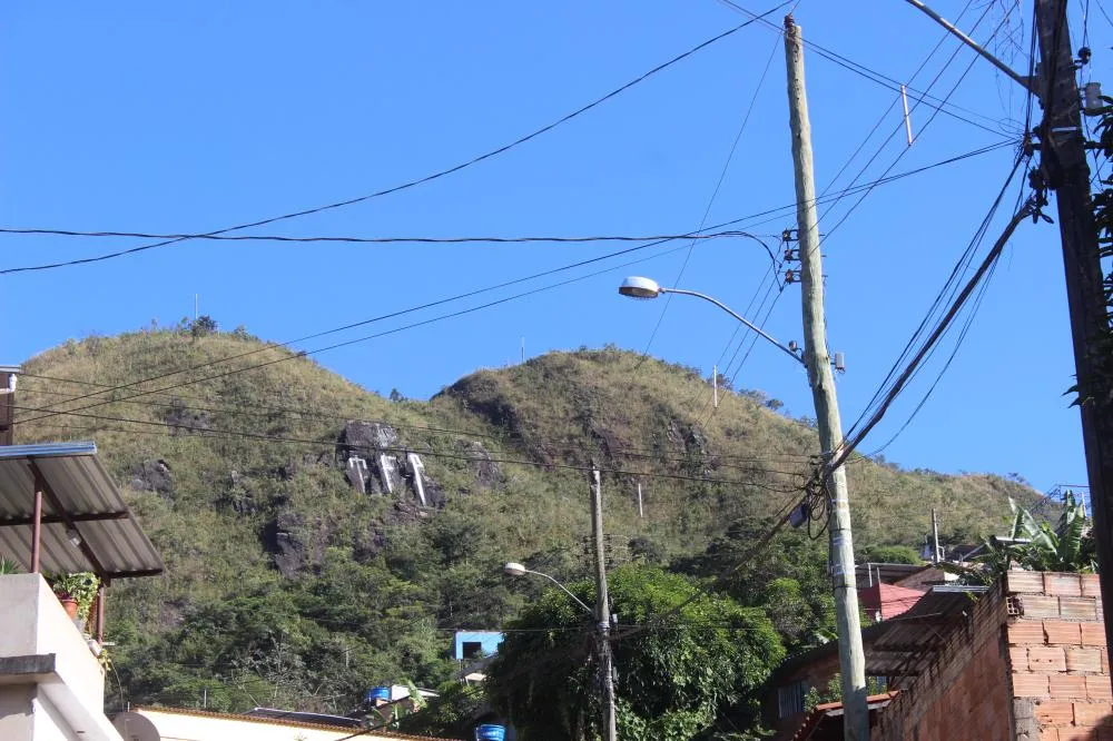 Mistério da sigla TFP pintada na pedra do morro Dois Irmãos é desvendado!