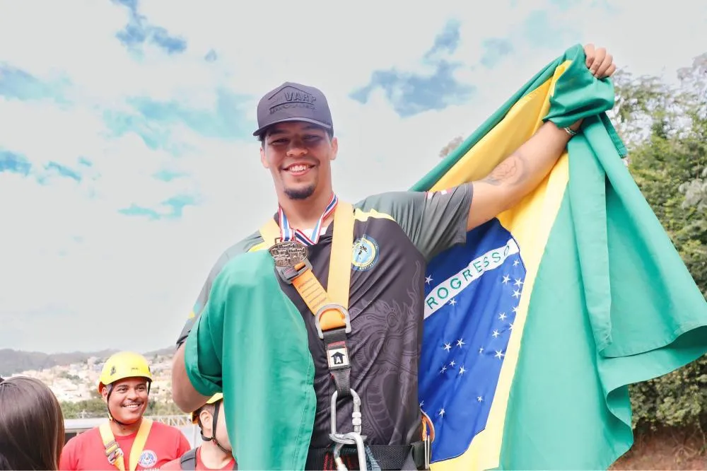 De Sabará para o mundo: “Golden Boy” conquista vice-campeonato mundial de Muay Thai na Tailândia