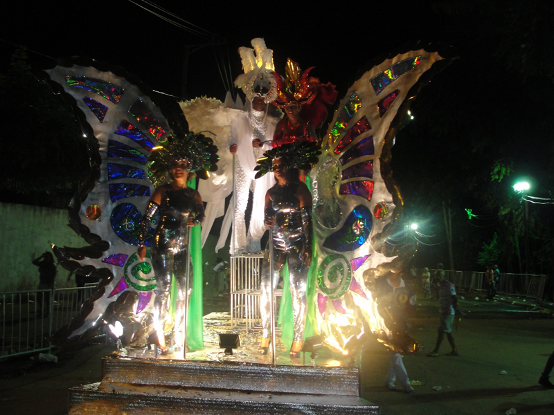 Folia invade as ruas da cidade