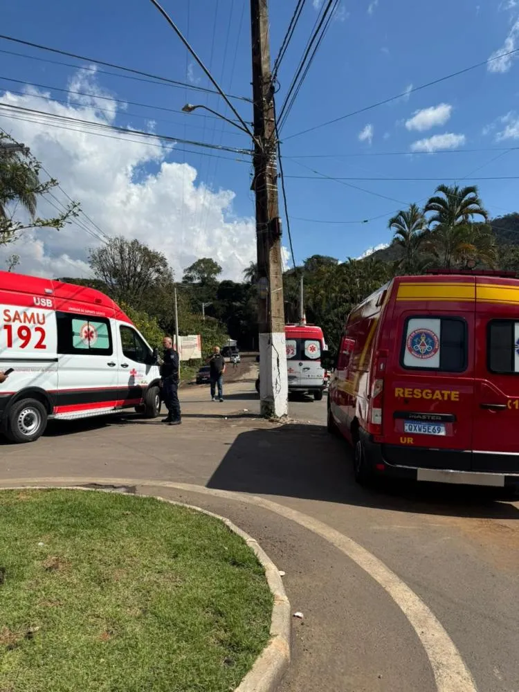 Grave acidente no bairro Paciência, em Sabará, deixa 14 pessoas feridas. Sem nenhuma vítima grave.