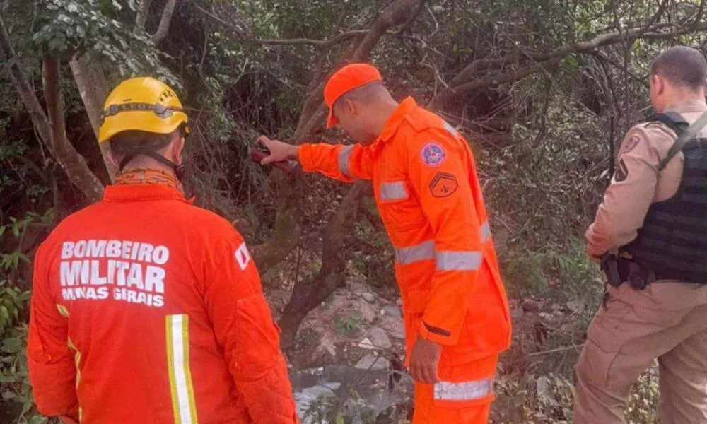 Corpo de homem não identificado é encontrado em córrego no bairro Jardim Castanheira, em Sabará