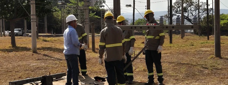 Cemig lança concurso público com 150 vagas para eletricistas