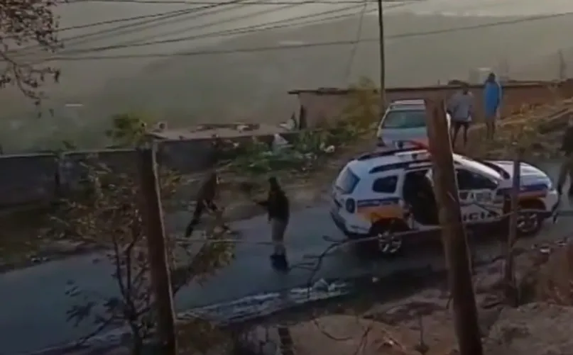 Motorista de app morre após surto e confronto com PM em Sabará; vídeo mostra agressão a policial