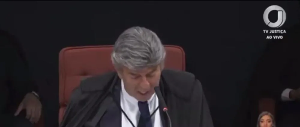 Fux vota para anular processo e afirma que STF não tem competência para julgar réus 