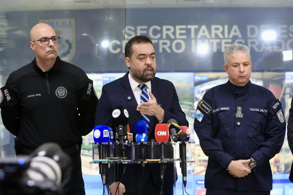 Megaoperação no Complexo do Alemão deixa mortos e expõe poder bélico do crime no Rio