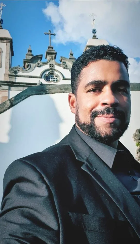 Sabarense Carlos Márcio vence o Prêmio Resistência 2025 com obra sobre racismo