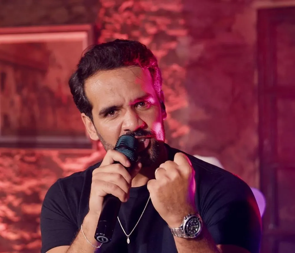 Entre histórias e modas: Lucas Penna lança o audiovisual que guarda sua essência