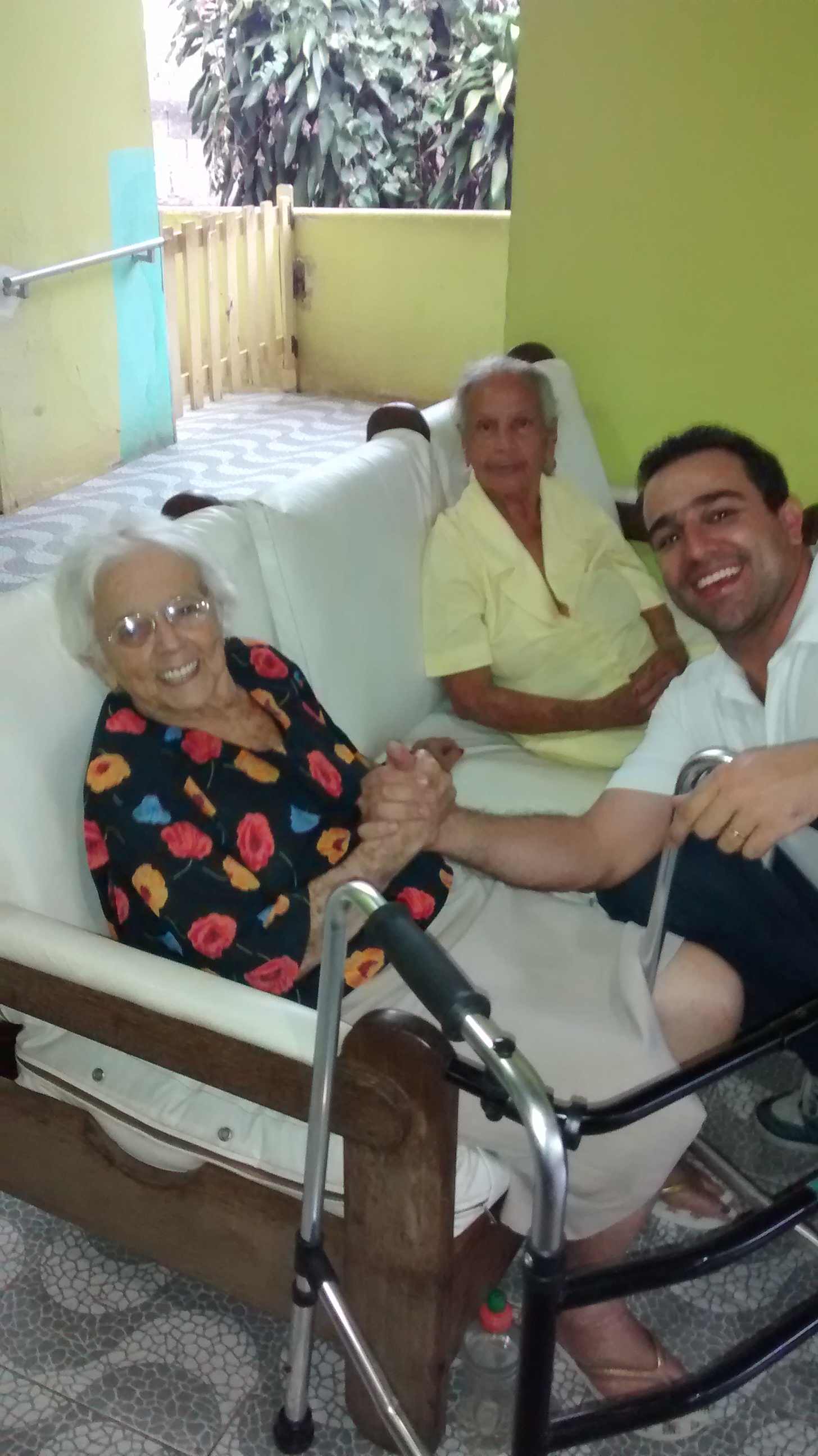 Drogaria Lucena comemora o Dia da Mulher com doações