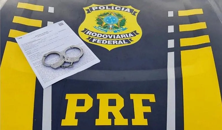 PRF prende em Sabará procurado da Justiça por extorsão durante fiscalização na BR-381