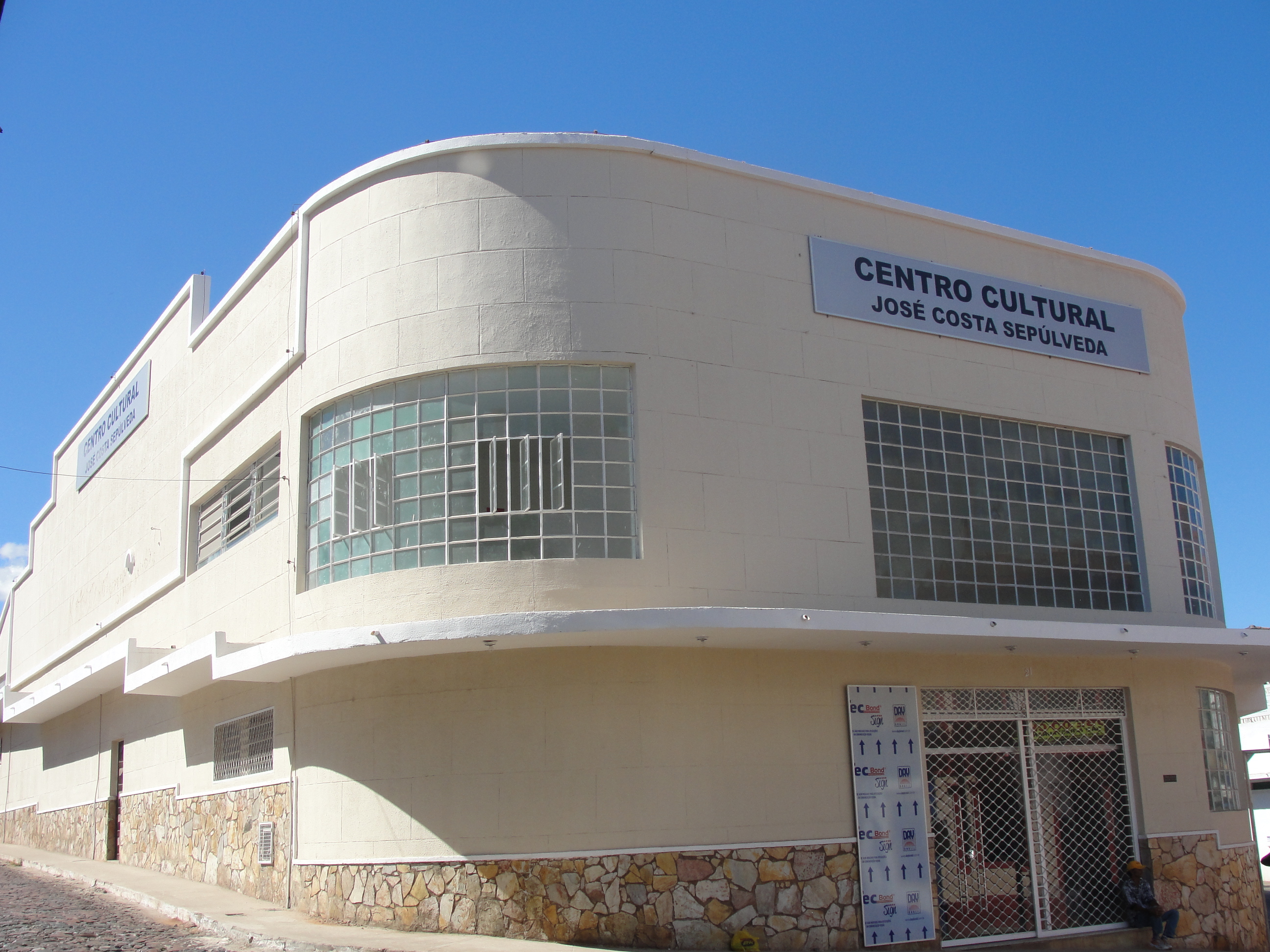 Hamilton questiona a demora da inauguração do ex Cine Bandeirante