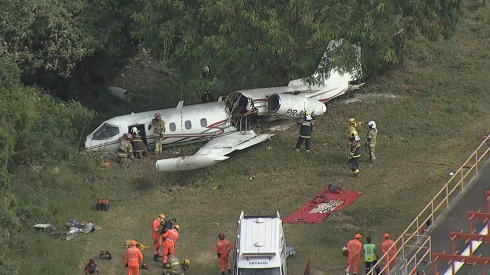 Avião de pequeno porte cai no Aeroporto da Pampulha