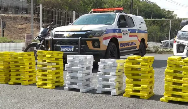 Homem pula no Rio das Velhas para fugir da polícia e é preso com 300 kg de maconha em Sabará